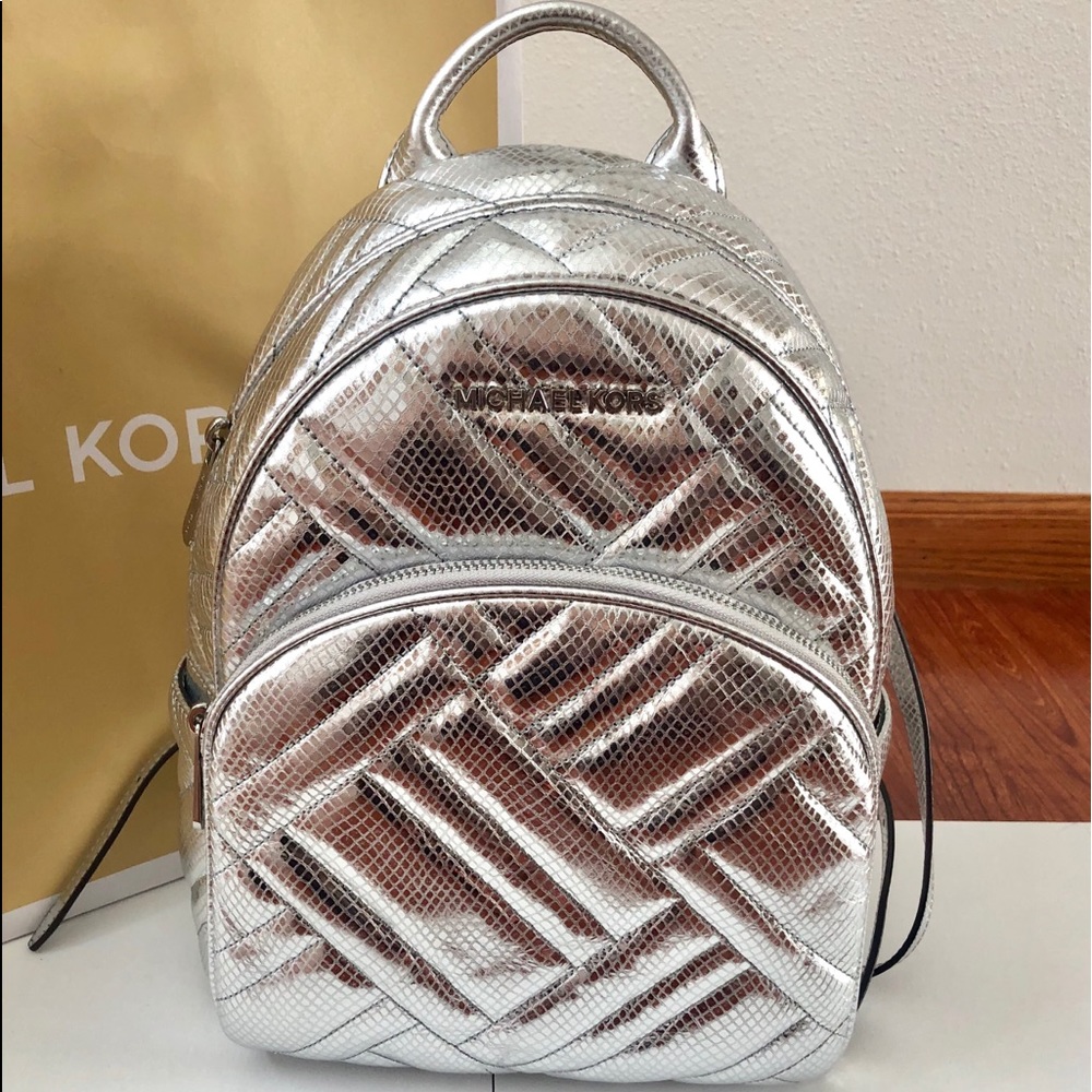 ✨Michael Kors Quilted Metallic Backpack✨